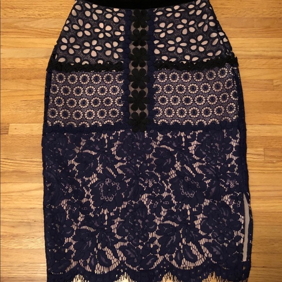 SOLD Boutique Moschino lace purple black pencil skirt 2 - Picture 2 of 8
